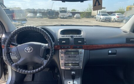 Toyota Avensis III рестайлинг, 2005 год, 555 000 рублей, 17 фотография