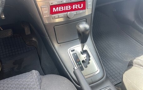Toyota Avensis III рестайлинг, 2005 год, 555 000 рублей, 24 фотография