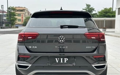 Volkswagen T-Roc I, 2022 год, 1 470 000 рублей, 2 фотография