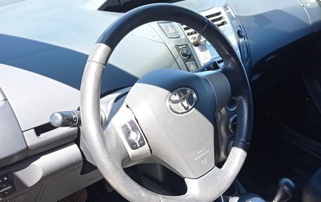 Toyota Yaris III рестайлинг, 2008 год, 650 000 рублей, 12 фотография