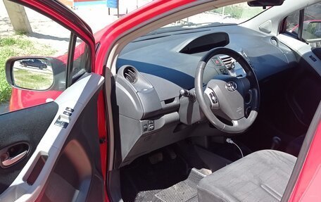 Toyota Yaris III рестайлинг, 2008 год, 650 000 рублей, 11 фотография