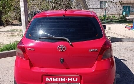 Toyota Yaris III рестайлинг, 2008 год, 650 000 рублей, 2 фотография