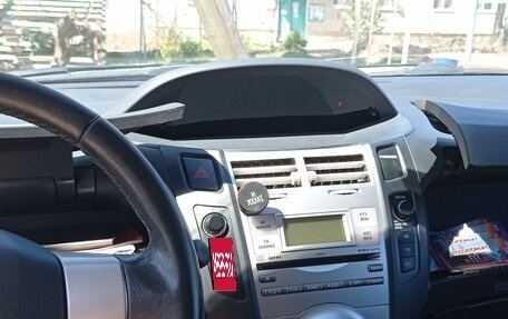 Toyota Yaris III рестайлинг, 2008 год, 650 000 рублей, 14 фотография