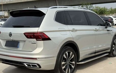 Volkswagen Tiguan II, 2021 год, 3 450 000 рублей, 3 фотография