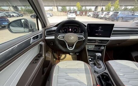 Volkswagen Tiguan II, 2021 год, 3 450 000 рублей, 12 фотография