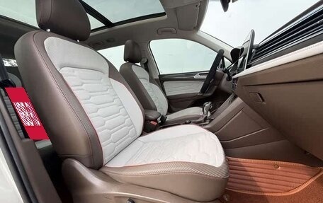 Volkswagen Tiguan II, 2021 год, 3 450 000 рублей, 11 фотография