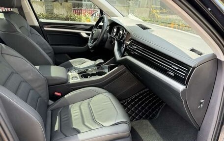 Volkswagen Touareg III, 2021 год, 3 850 000 рублей, 10 фотография