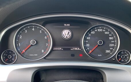 Volkswagen Touareg III, 2012 год, 1 500 000 рублей, 4 фотография