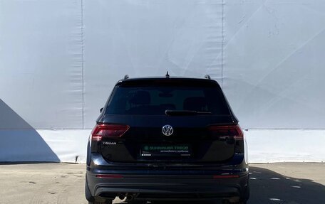 Volkswagen Tiguan II, 2020 год, 2 499 000 рублей, 6 фотография