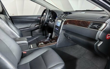 Toyota Camry, 2017 год, 2 075 000 рублей, 10 фотография