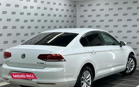 Volkswagen Passat B8 рестайлинг, 2015 год, 1 697 000 рублей, 2 фотография