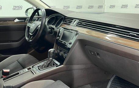 Volkswagen Passat B8 рестайлинг, 2015 год, 1 697 000 рублей, 11 фотография