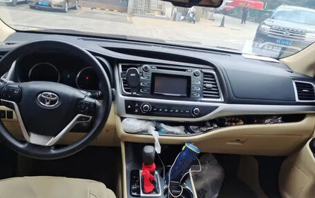 Toyota Highlander III, 2021 год, 2 800 000 рублей, 9 фотография