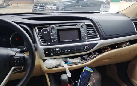 Toyota Highlander III, 2021 год, 2 800 000 рублей, 10 фотография