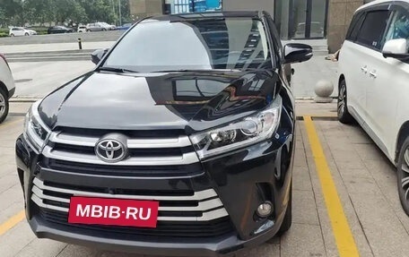 Toyota Highlander III, 2021 год, 2 800 000 рублей, 2 фотография