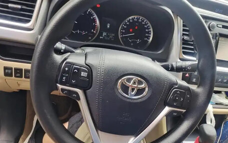 Toyota Highlander III, 2021 год, 2 800 000 рублей, 12 фотография
