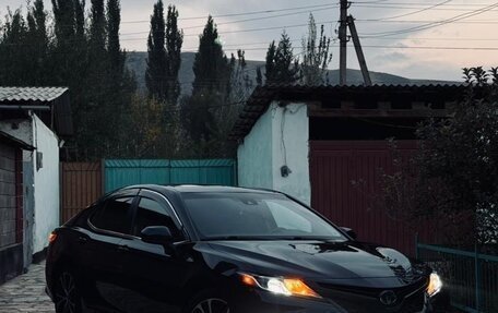 Toyota Camry, 2018 год, 2 100 000 рублей, 7 фотография