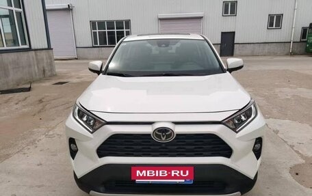 Toyota RAV4, 2021 год, 2 495 000 рублей, 2 фотография