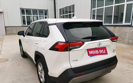 Toyota RAV4, 2021 год, 2 495 000 рублей, 4 фотография