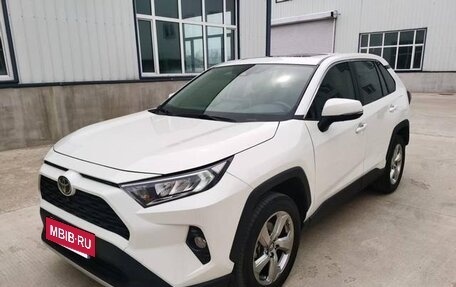 Toyota RAV4, 2021 год, 2 495 000 рублей, 3 фотография