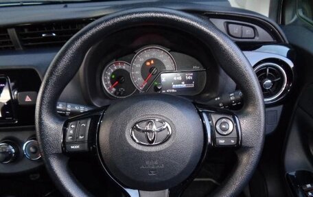 Toyota Vitz, 2020 год, 750 000 рублей, 5 фотография