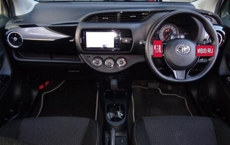 Toyota Vitz, 2020 год, 750 000 рублей, 7 фотография