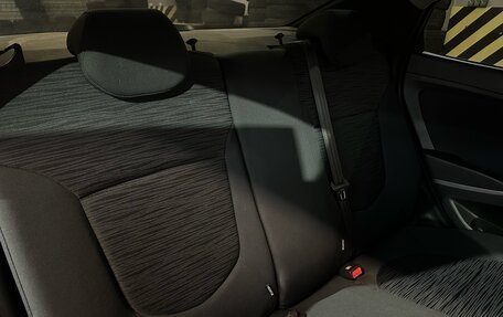 Hyundai Solaris II рестайлинг, 2014 год, 830 000 рублей, 19 фотография
