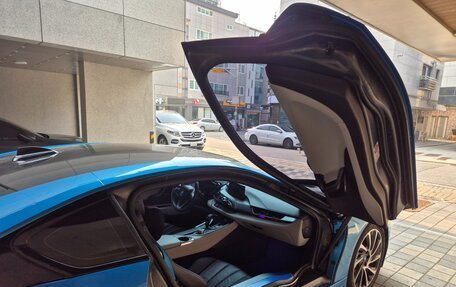 BMW i8 I рестайлинг, 2016 год, 4 590 000 рублей, 8 фотография