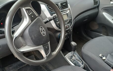Hyundai Solaris II рестайлинг, 2013 год, 690 000 рублей, 9 фотография