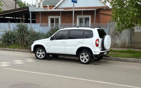 Chevrolet Niva I рестайлинг, 2018 год, 879 000 рублей, 7 фотография