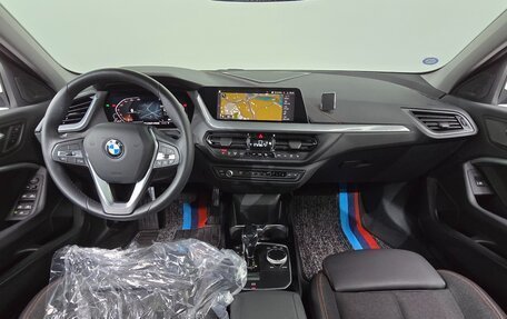 BMW 1 серия, 2021 год, 2 219 000 рублей, 16 фотография