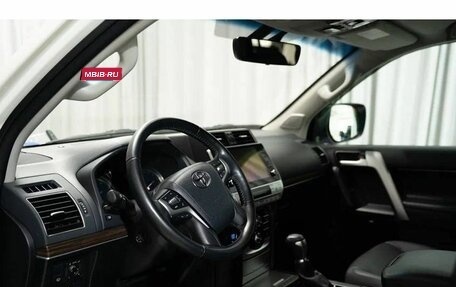 Toyota Land Cruiser Prado 150 рестайлинг 2, 2023 год, 7 850 000 рублей, 10 фотография