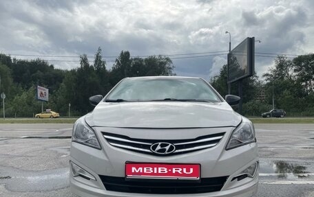 Hyundai Solaris II рестайлинг, 2015 год, 835 000 рублей, 1 фотография