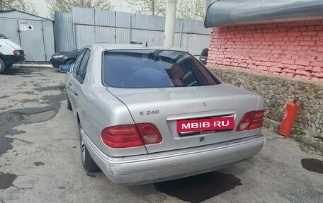 Mercedes-Benz E-Класс, 1998 год, 370 000 рублей, 1 фотография