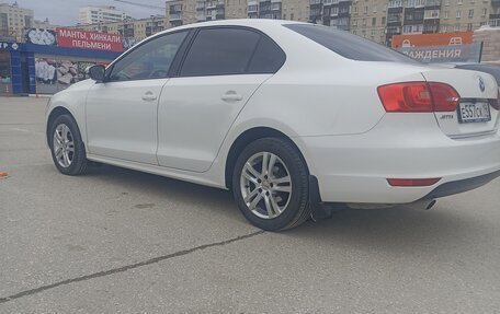 Volkswagen Jetta VI, 2013 год, 900 000 рублей, 5 фотография