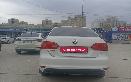 Volkswagen Jetta VI, 2013 год, 900 000 рублей, 3 фотография