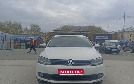 Volkswagen Jetta VI, 2013 год, 900 000 рублей, 4 фотография