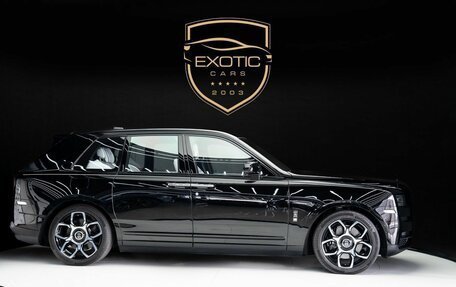 Rolls-Royce Cullinan, 2024 год, 60 000 000 рублей, 3 фотография