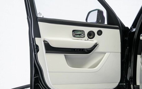 Rolls-Royce Cullinan, 2024 год, 60 000 000 рублей, 6 фотография