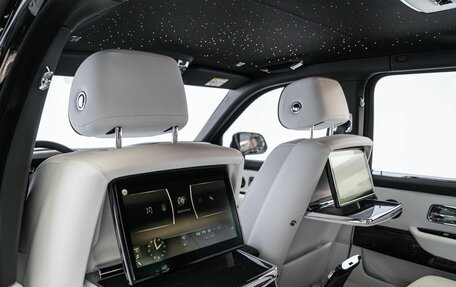 Rolls-Royce Cullinan, 2024 год, 60 000 000 рублей, 11 фотография