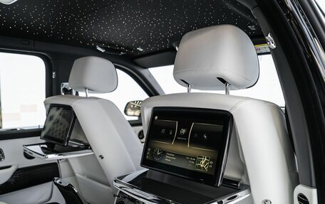 Rolls-Royce Cullinan, 2024 год, 60 000 000 рублей, 13 фотография