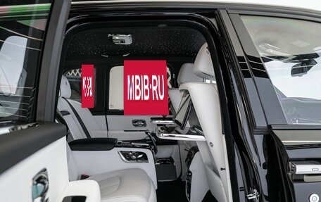 Rolls-Royce Cullinan, 2024 год, 60 000 000 рублей, 10 фотография