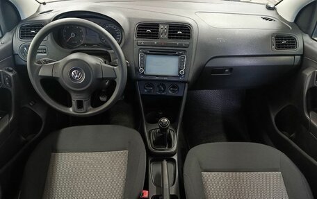 Volkswagen Polo VI (EU Market), 2012 год, 800 000 рублей, 10 фотография