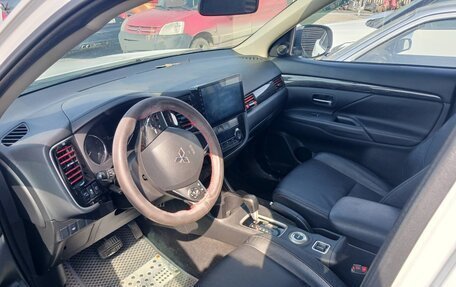Mitsubishi Outlander III рестайлинг 3, 2015 год, 1 731 000 рублей, 6 фотография