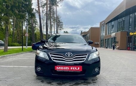Toyota Camry, 2011 год, 1 390 000 рублей, 2 фотография