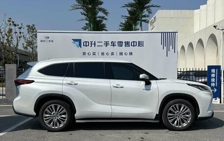 Toyota Highlander, 2021 год, 3 610 000 рублей, 5 фотография