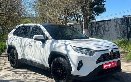 Toyota RAV4, 2019 год, 2 750 000 рублей, 10 фотография