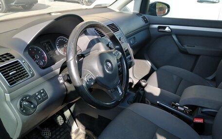 Volkswagen Touran III, 2011 год, 990 000 рублей, 4 фотография