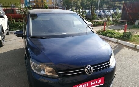 Volkswagen Touran III, 2011 год, 990 000 рублей, 2 фотография