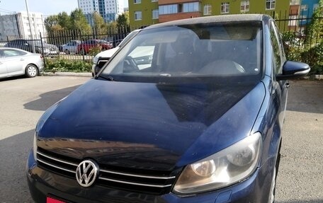 Volkswagen Touran III, 2011 год, 990 000 рублей, 3 фотография